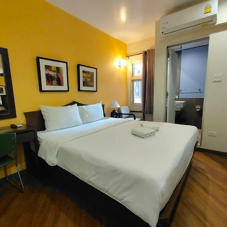Vinary Hotel Sukhumvit Bangkok Exterior photo